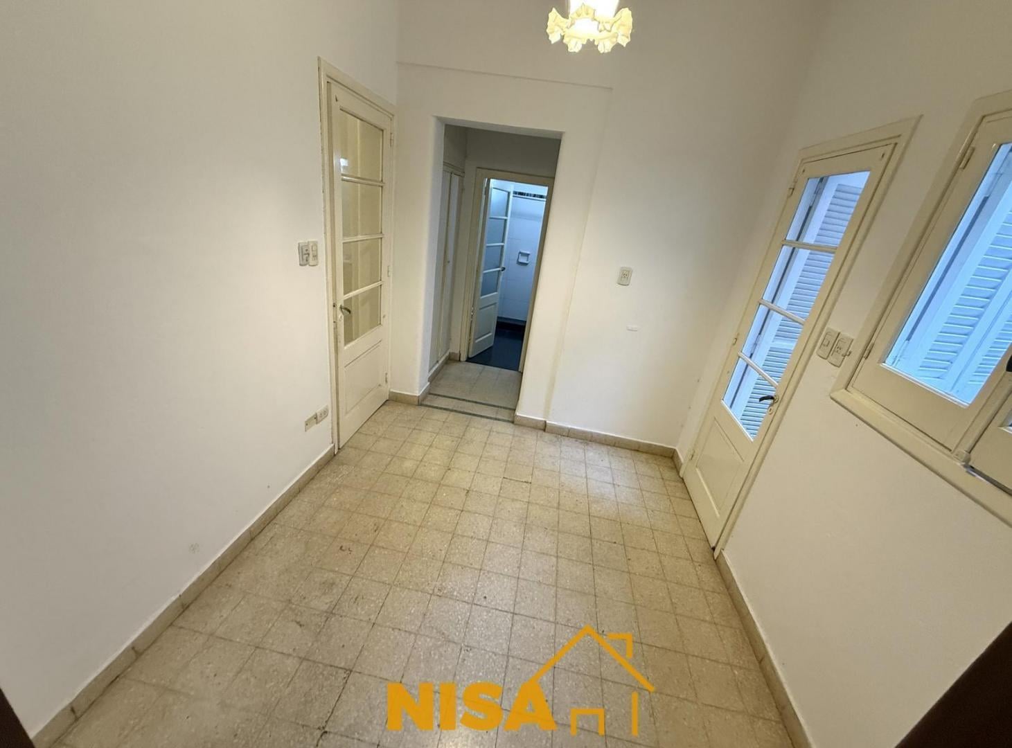 Foto de PERMUTA / VENTA CASA 3 DORMITORIOS 2 BAÑOS PATIO TERRAZA ABASTO COCHERA, imagen 2
