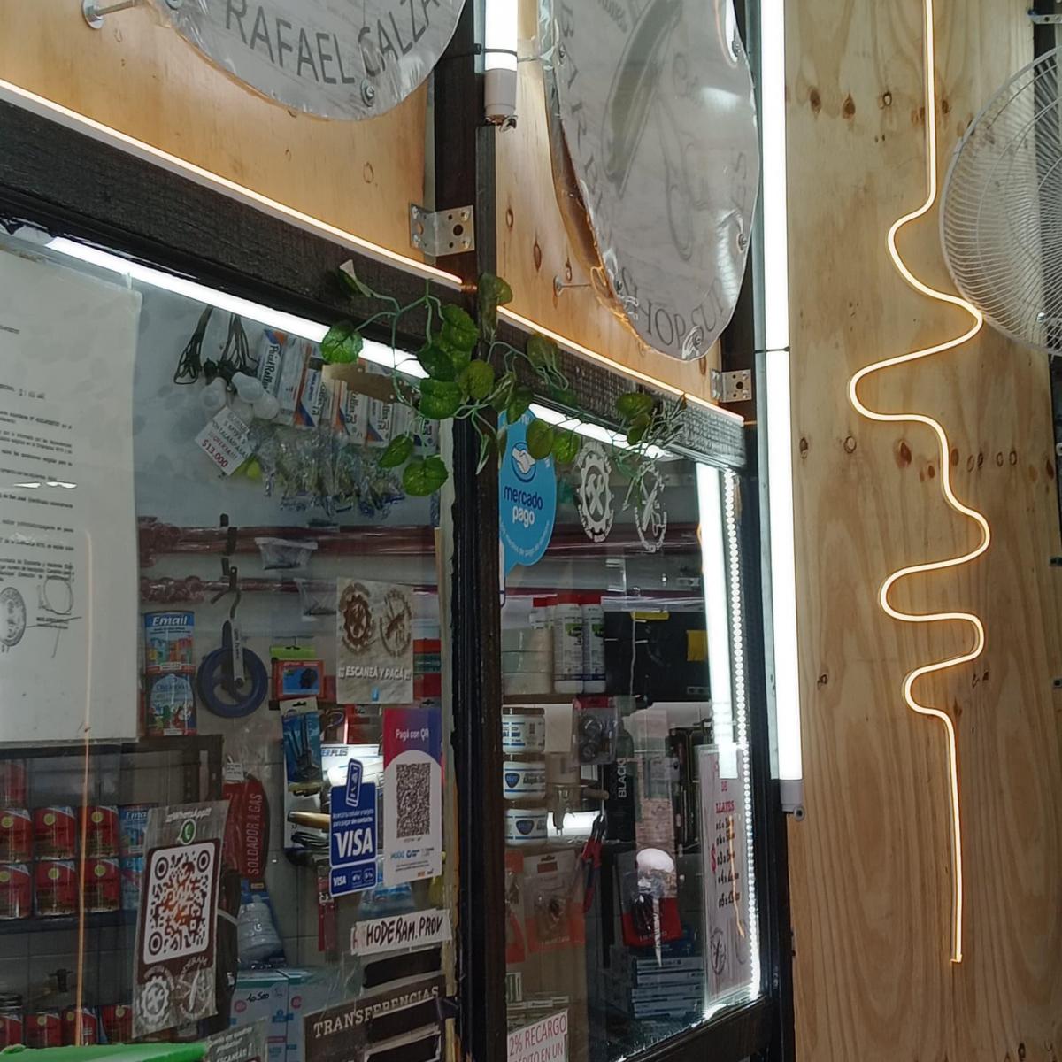 Fondo de Comercio de Ferretería & Artículos de Barbería 3