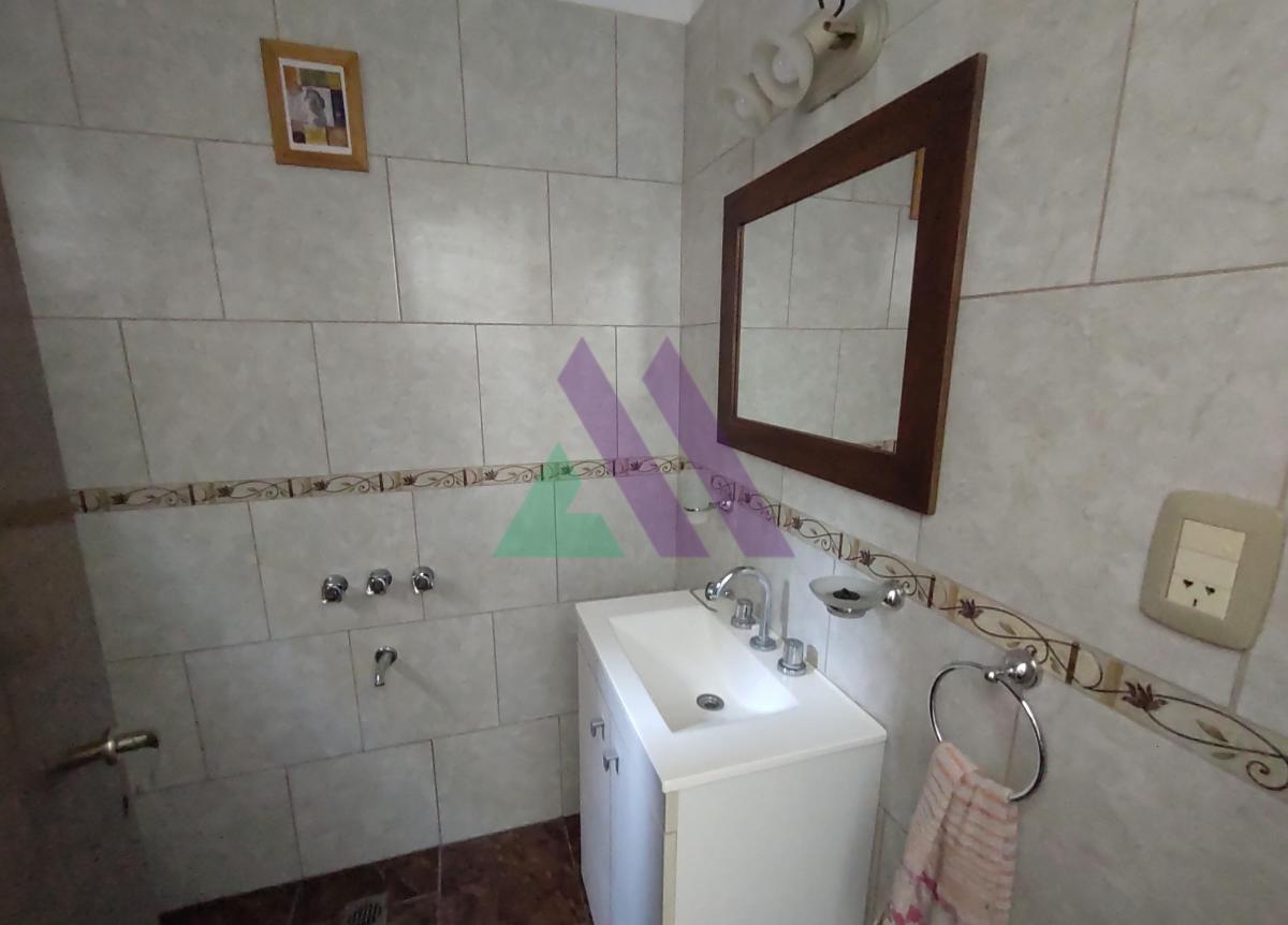 Casa 3 Dorm. con Jardín. Miramar 4
