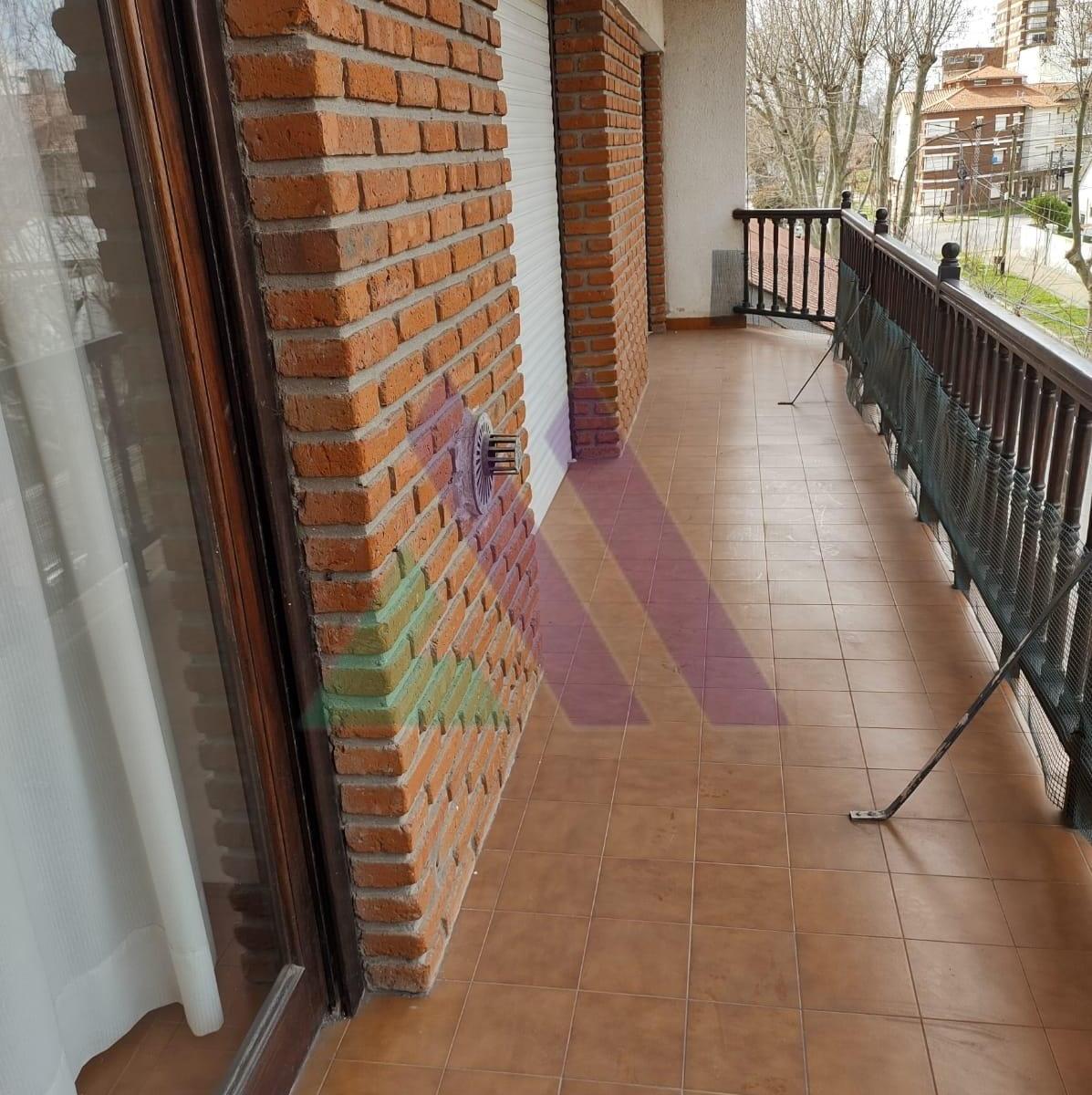 Impecable Departamento Céntrico de 3 Ambientes. Miramar 5