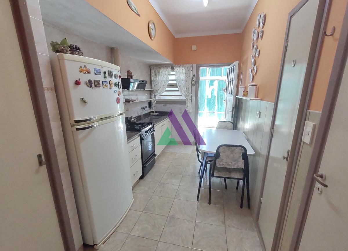 Chalet con Gran Parque y Dependencia de Servicio en Zona Céntrica. Miramar 2