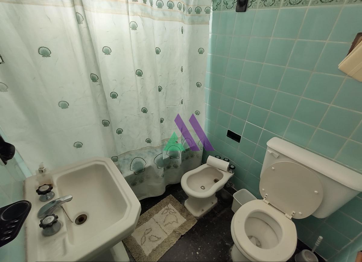 Chalet con Gran Parque y Dependencia de Servicio en Zona Céntrica. Miramar 5