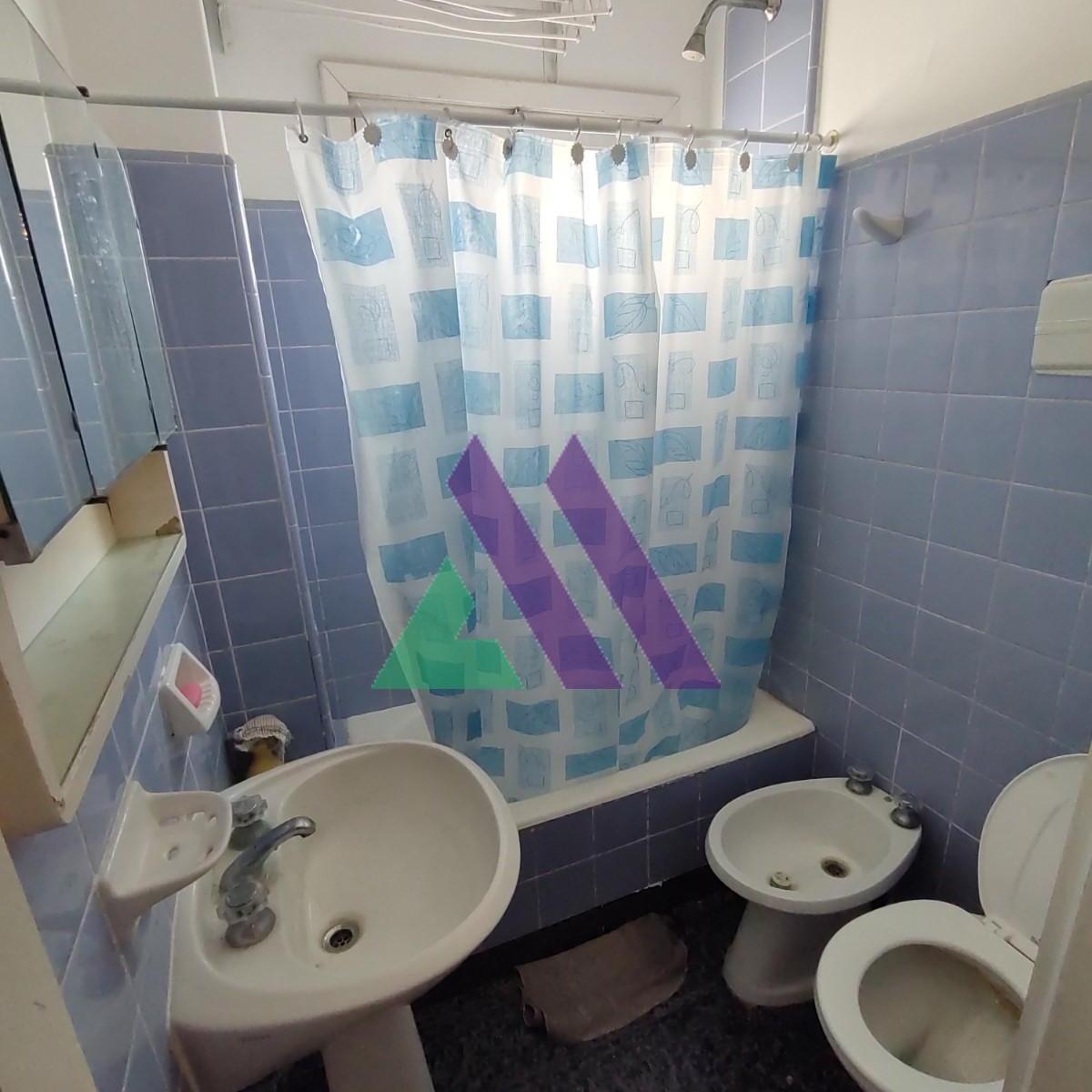 Departamento de 2 Ambientes a m de La Playa. Miramar 3