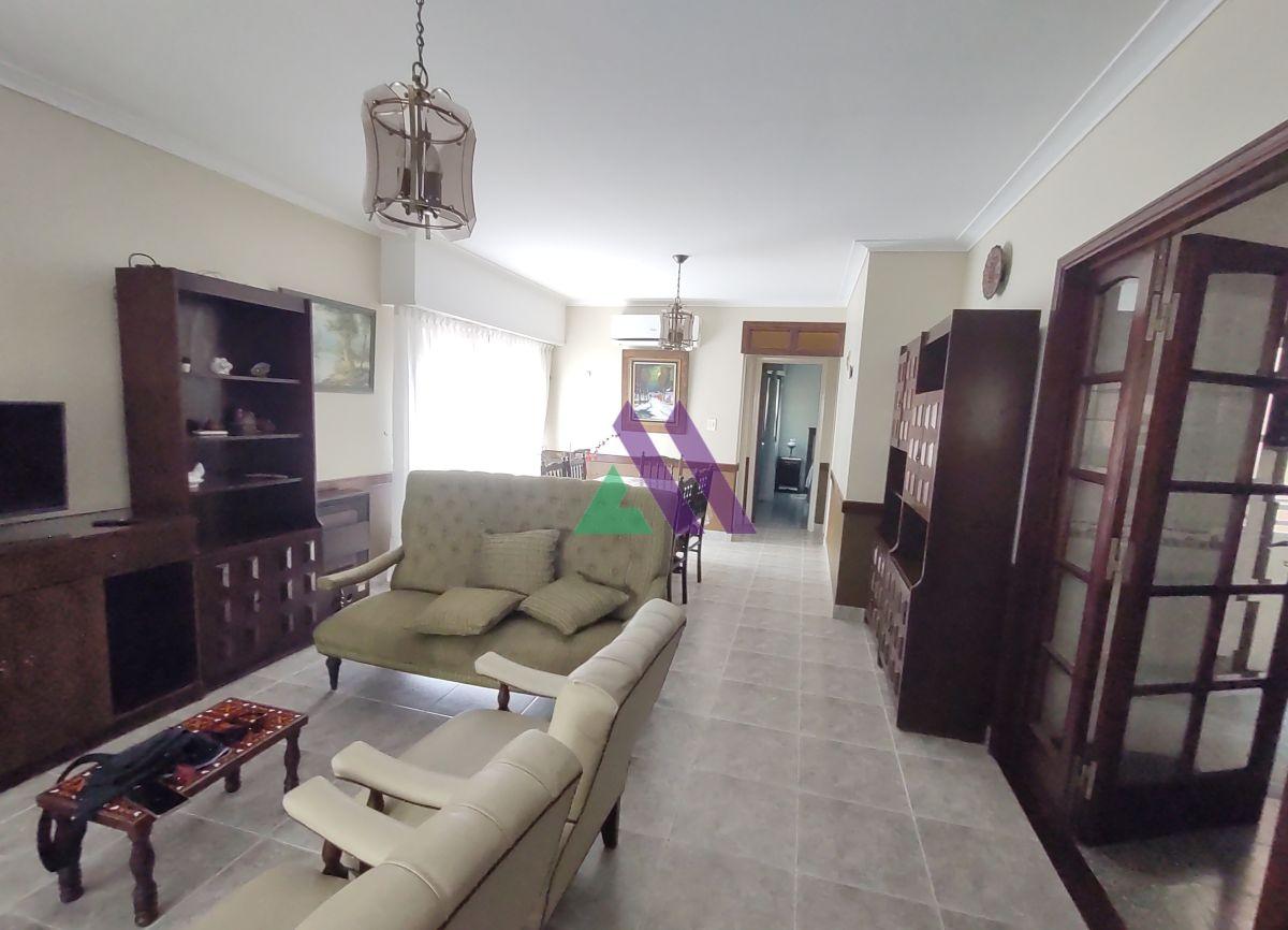 Foto de Impecable chalet de 3 ambientes con dependencia, quincho y garage, imagen 4