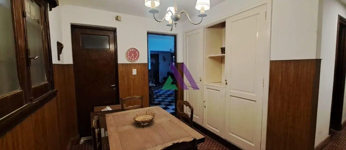 Excelente chalet de 4 dormitorios a 2 cuadras de la playa y 3 del centro. Miramar 8
