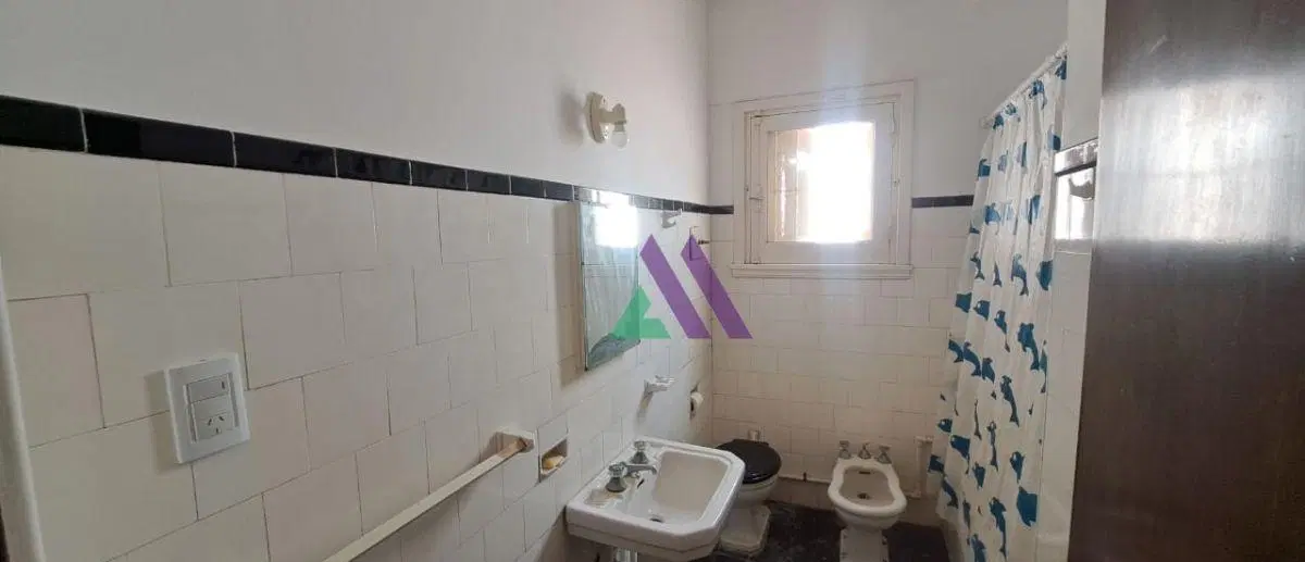Excelente chalet de 4 dormitorios a 2 cuadras de la playa y 3 del centro. Miramar 5