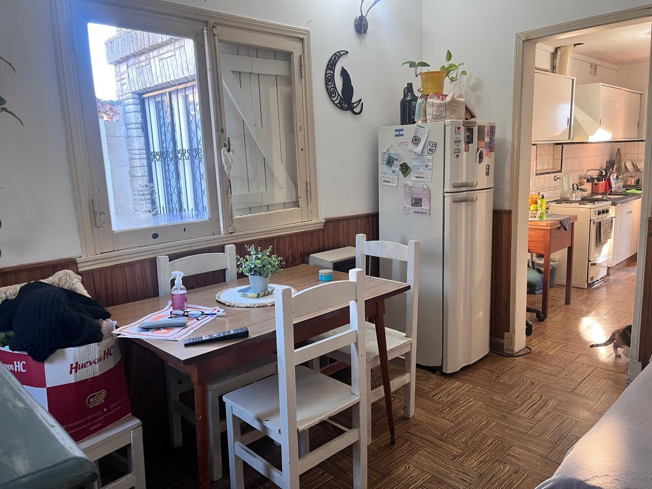 Venta Casa con 2 Departamentos en Lote de 8,66 x 43,30 - Zona Tejedor
