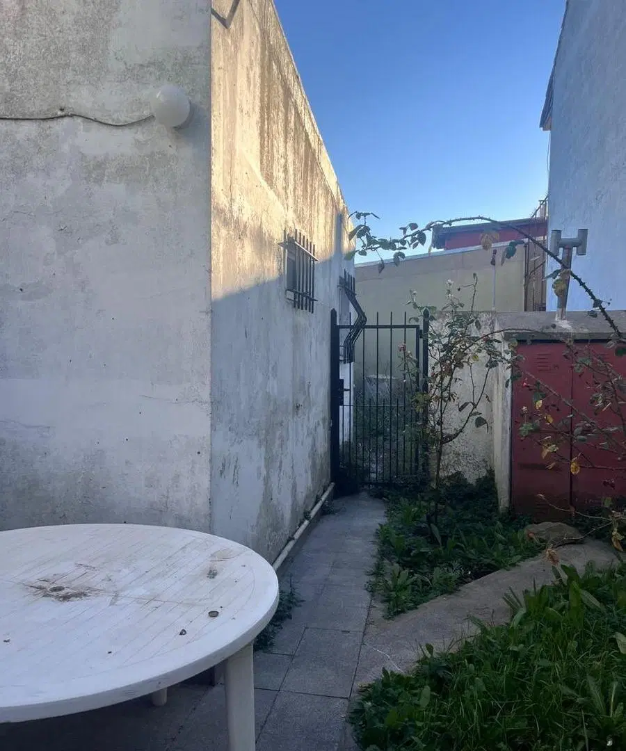 Venta Casa con 2 Departamentos en Lote de 8,66 x 43,30 - Zona Tejedor 8