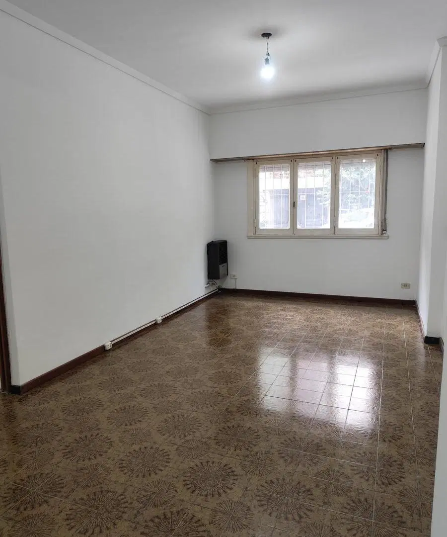 Departamento en Venta 3 Ambientes en La Perla | Planta Baja a la Calle con Patio 2