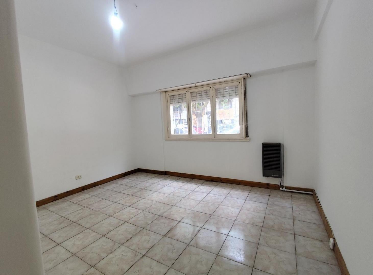 Foto de Departamento en Venta 3 Ambientes en La Perla | Planta Baja a la Calle, imagen 2