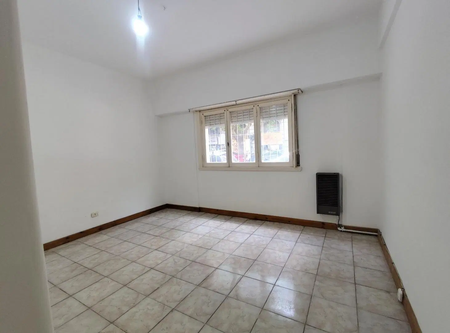 Departamento en Venta 3 Ambientes en La Perla | Planta Baja a la Calle con Patio 1