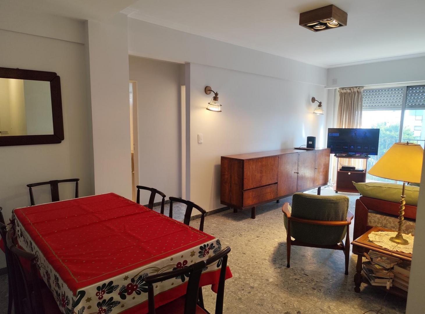Foto de VENTA - Amplio 3 ambientes al frente a 1 cuadra de Plaza Rocha, imagen 4