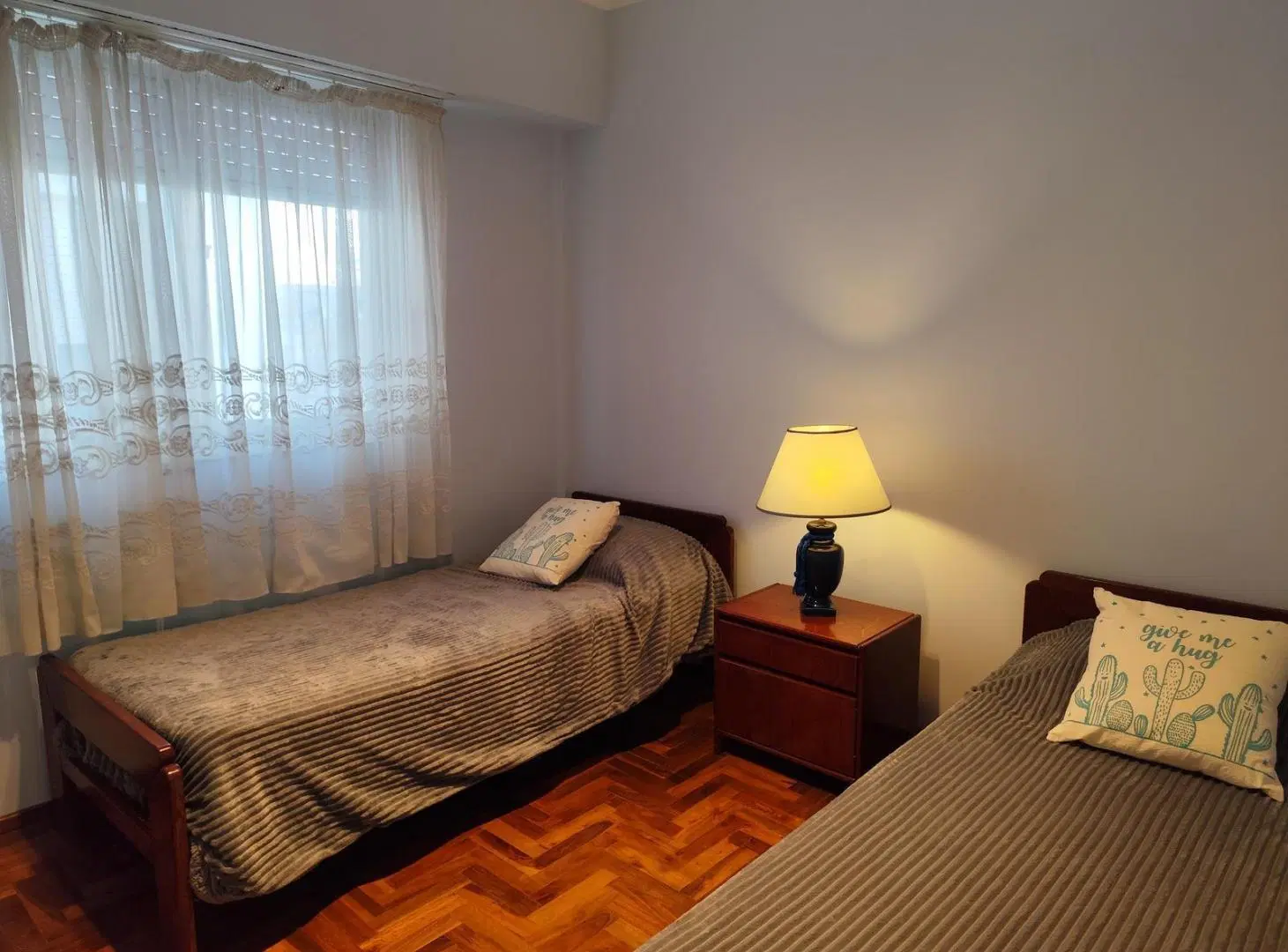 VENTA - Amplio 3 ambientes al frente a 1 cuadra de Plaza Rocha 8