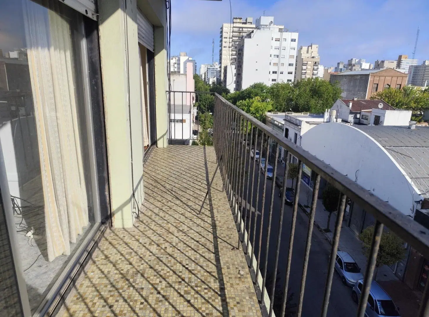 VENTA - Amplio 3 ambientes al frente a 1 cuadra de Plaza Rocha 4