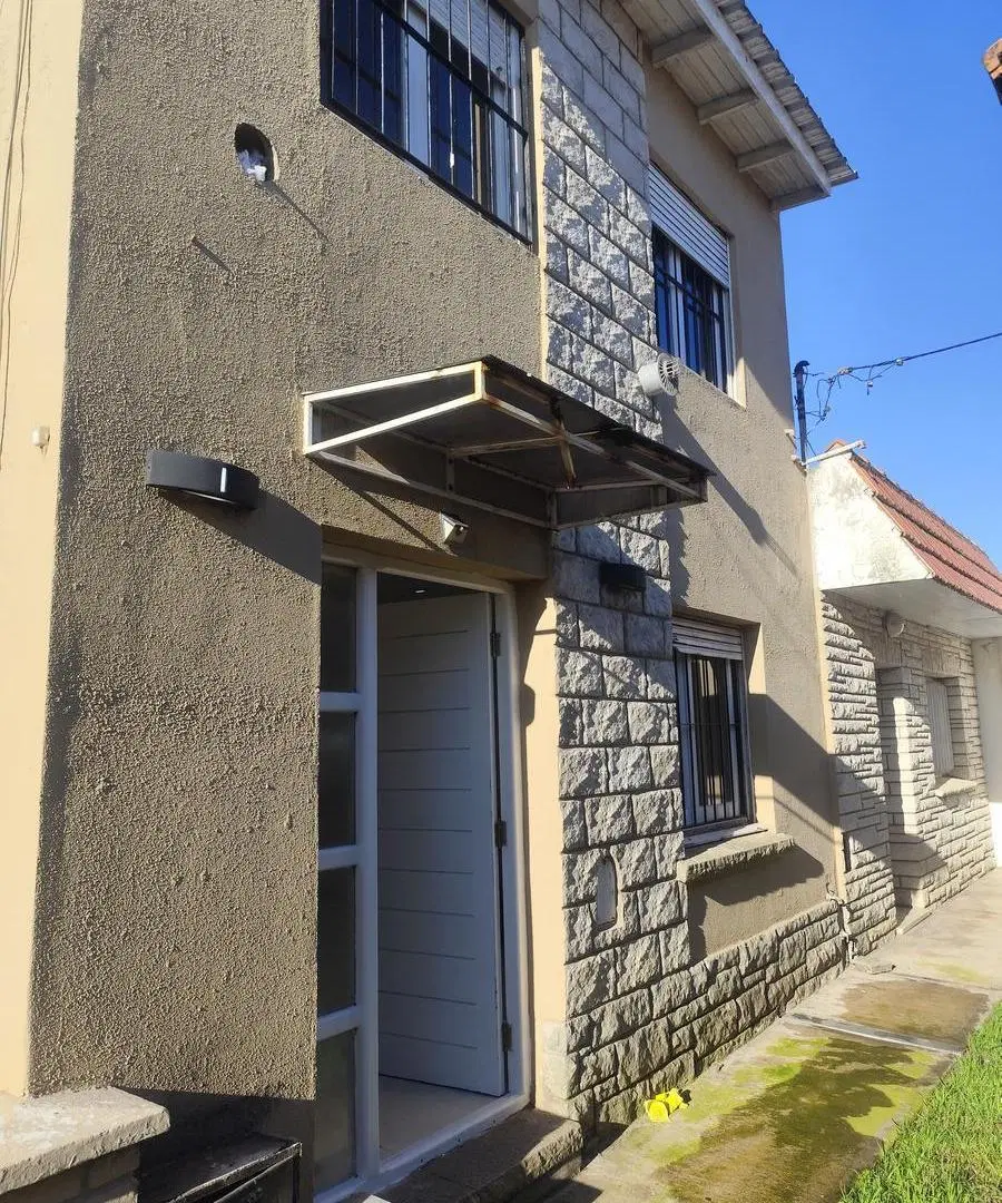 Alquiler de PH de 4 ambientes en Punta Mogotes con patio 2