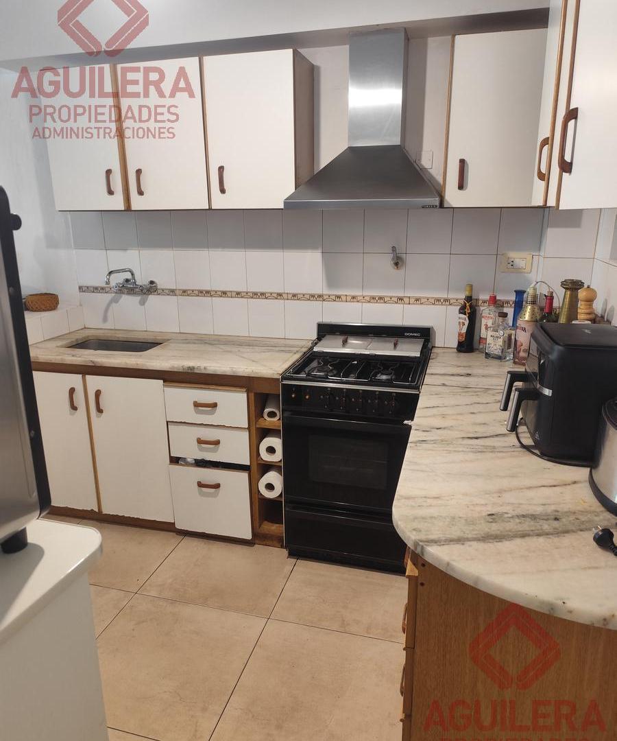 Foto de Ideal dos familias - 2 viviendas en block y cochera - Plaza Mitre, imagen 3