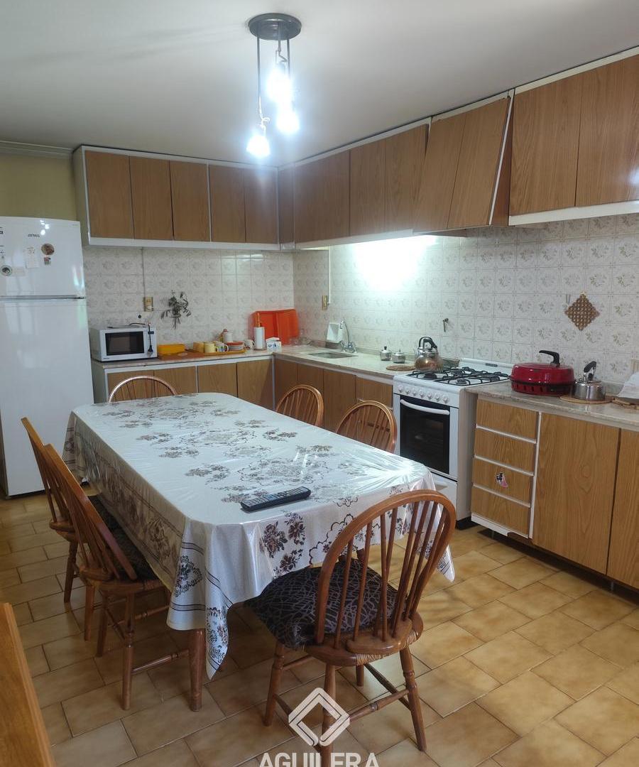 Foto de Pompeya – Chalet estilo Mar del Plata de 6 ambientes con gran parque, imagen 5