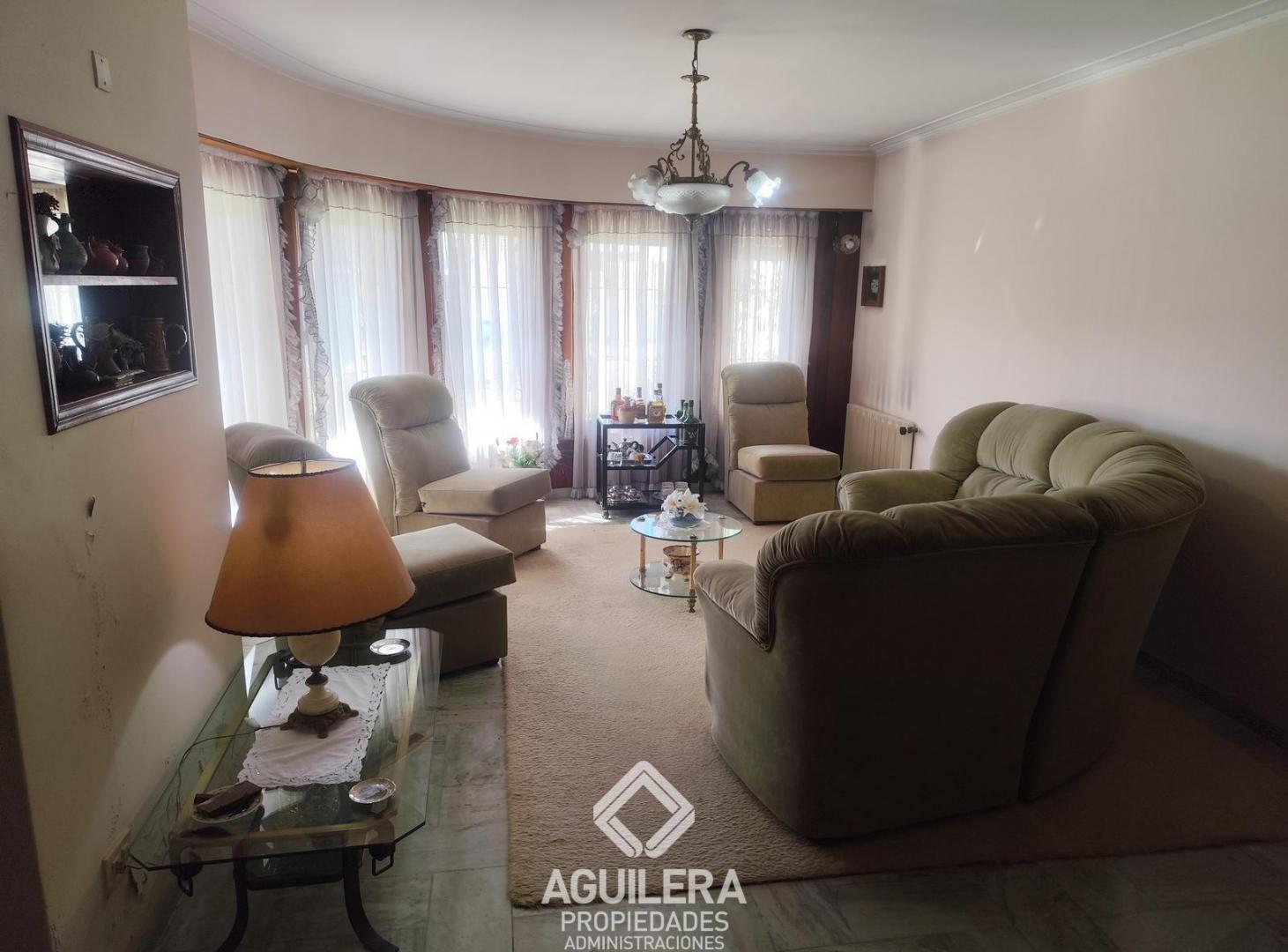 Foto de Pompeya – Chalet estilo Mar del Plata de 6 ambientes con gran parque, imagen 3