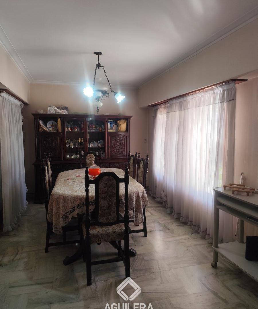 Foto de Pompeya – Chalet estilo Mar del Plata de 6 ambientes con gran parque, imagen 2