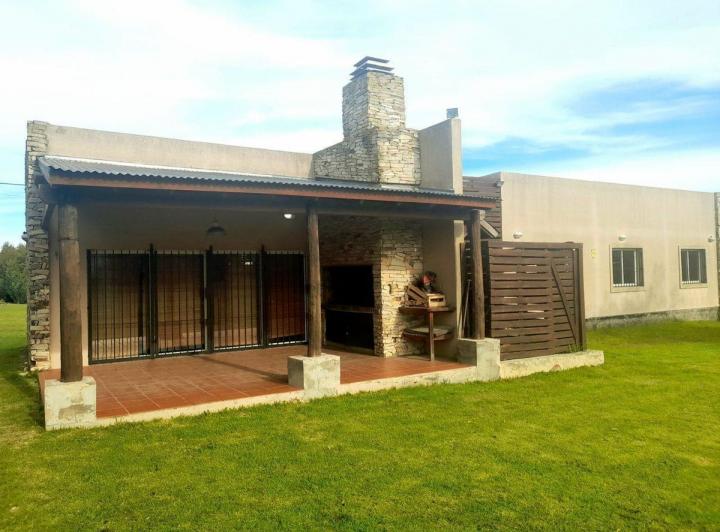 VENTA CASA MODERNA + 2 LOTES LAS LOMAS DE MIRAMAR 4
