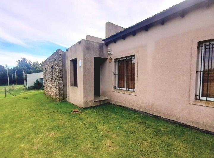 VENTA CASA MODERNA + 2 LOTES LAS LOMAS DE MIRAMAR 1