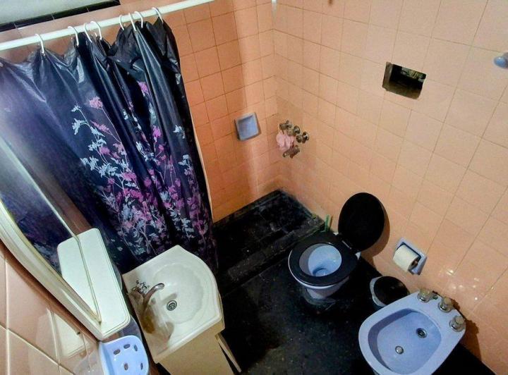 VENTA CASA 3 AMB. A RECICLAR C/GARAGE-PARQUE 4