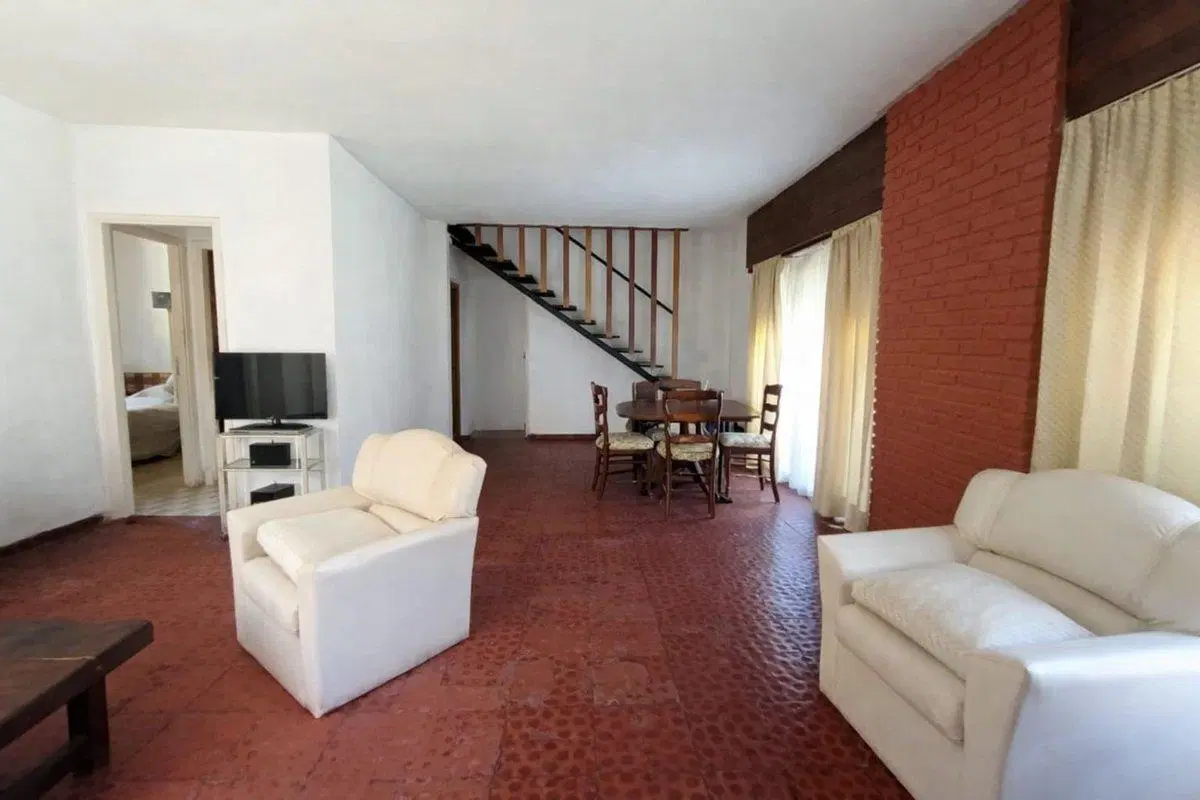VENTA CASA 4 AMBIENTES PUNTA MOGOTES CON JARDIN 4