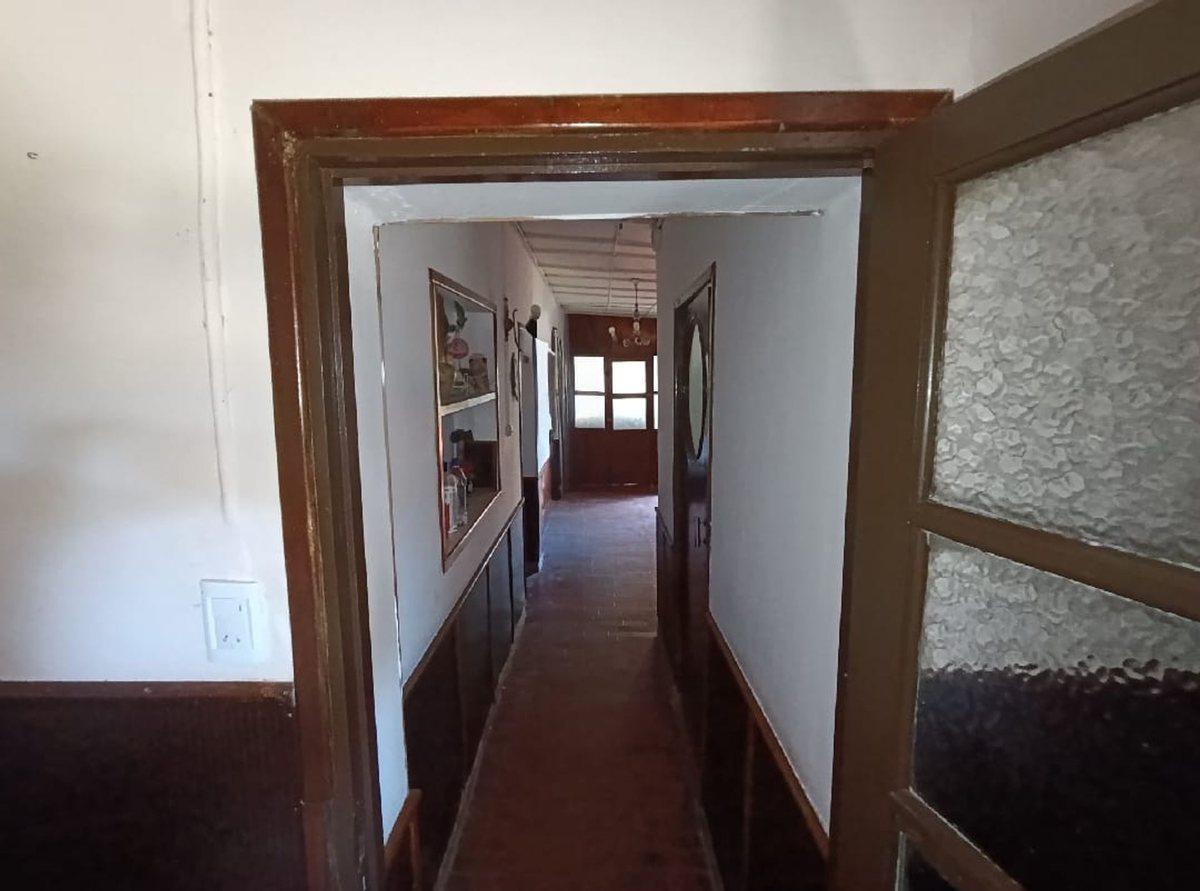 Venta Casa 6 amb Lopez de Gomara con Amplio Local