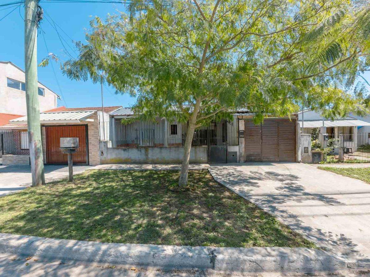 VENTA CASA 4 AMBIENTES CON PARQUE B° PUEYRREDÓN