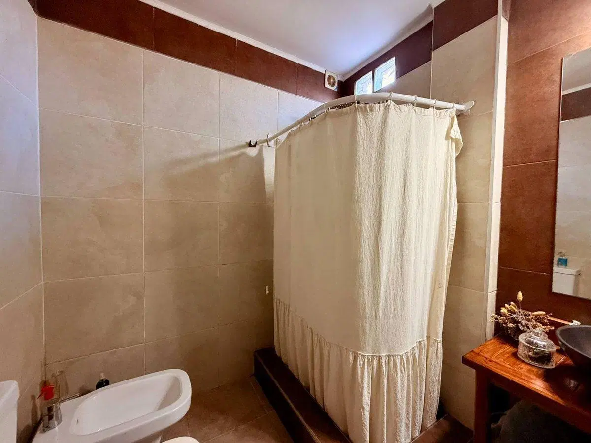 VENTA CASA 3 AMBIENTES CON QUINCHO Y PATIO + DEPTO 5