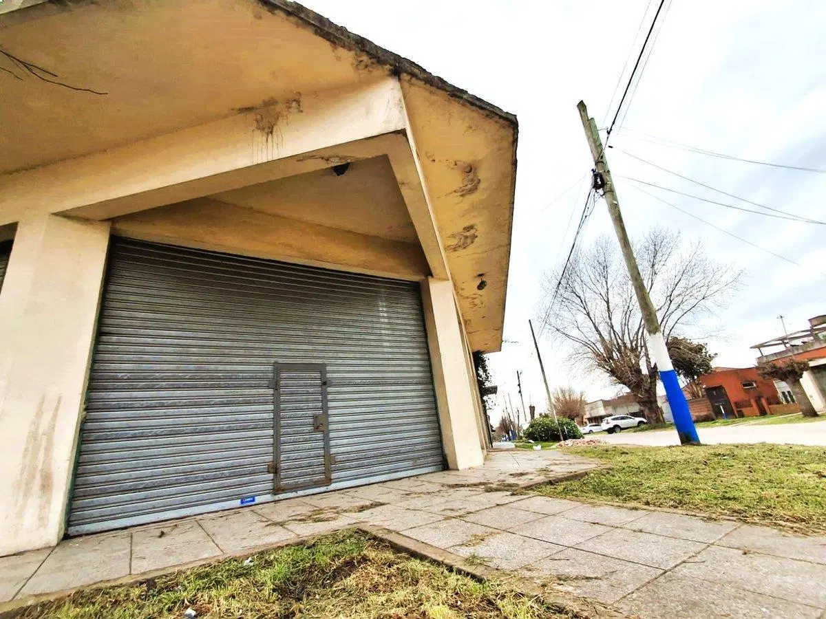 VENTA CASA 3 AMB  + 2 LOCALES EN BLOK  F. SANCHEZ 5