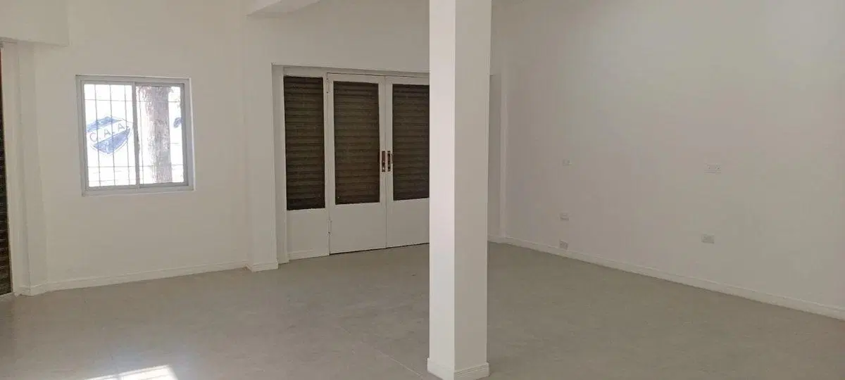ALQUILER LOCAL COMERCIAL A ESTRENAR  B° LOS ANDES 5