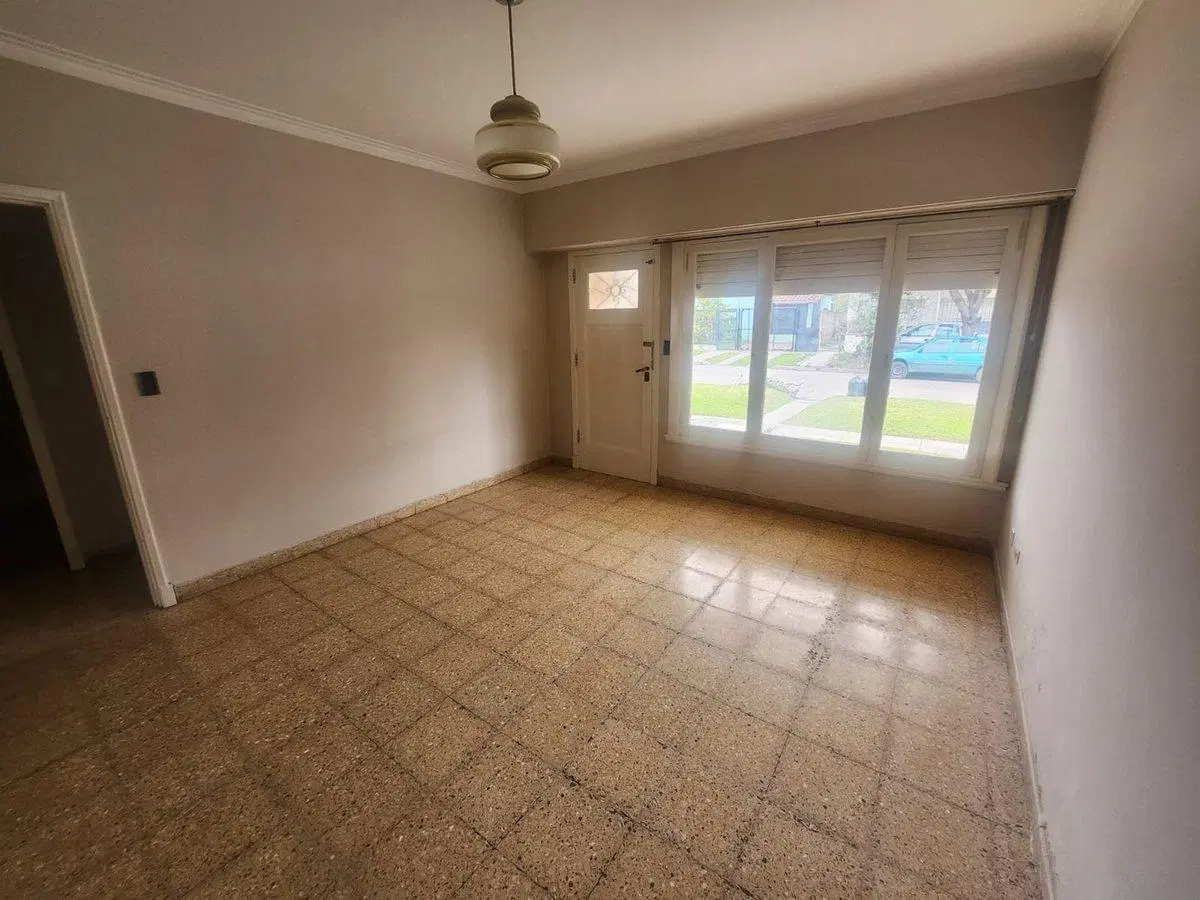 VENTA CASA DE TRES AMBIENTES BARRIO EL PROGRESO 3