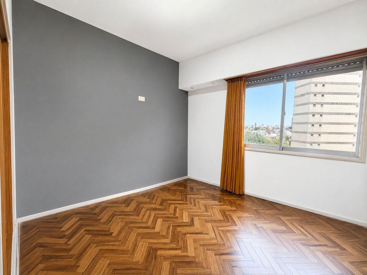 Foto de VENTA DEPARTAMENTO 5 AMB BARRIO SARMIENTO COCHERA, imagen 4