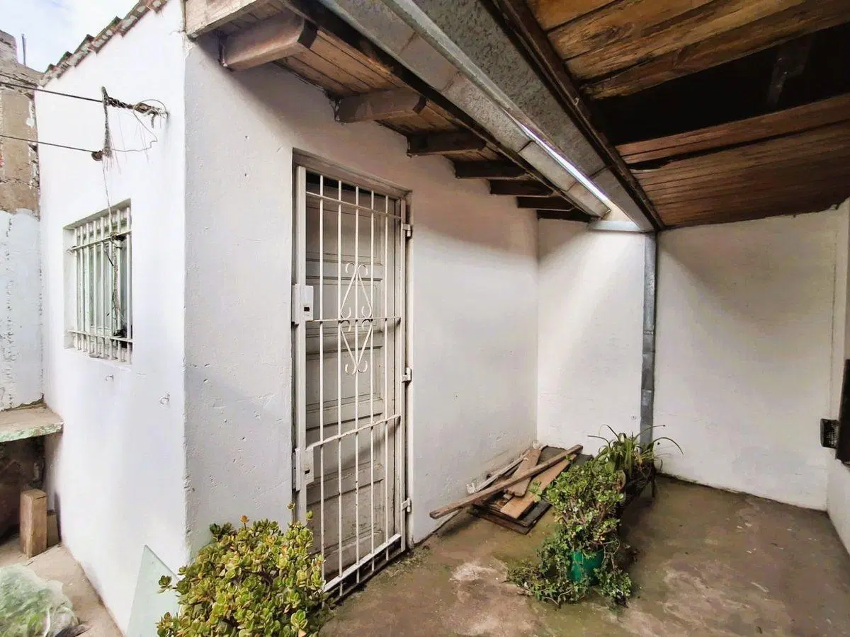 VENTA CASA 3 AMBIENTES CON GARAGE B. SAN MARTIN 5