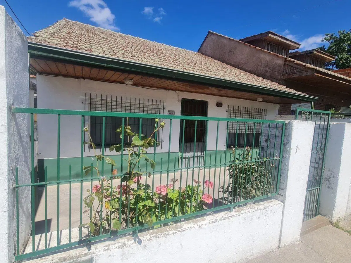VENTA CASA 4 AMB Y DEPTO 2 AMB B AMEGHINO C JARDIN 3
