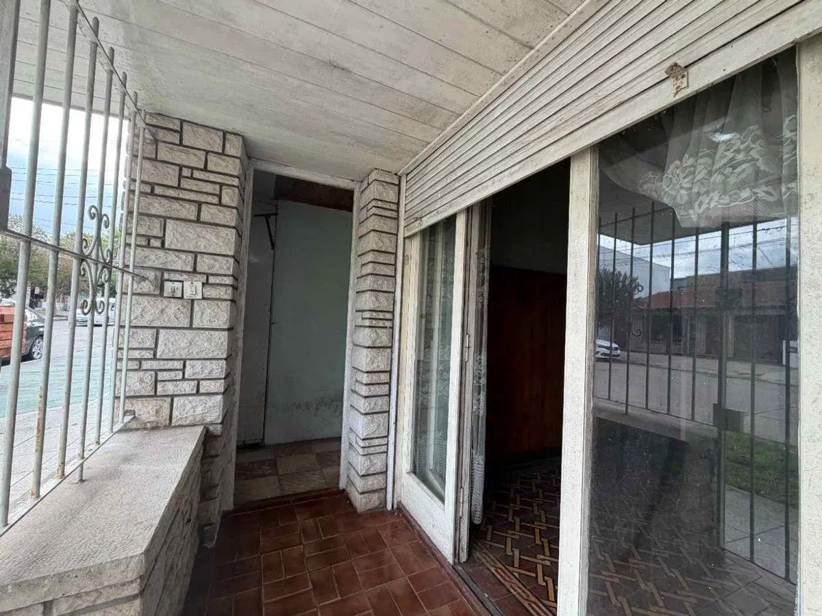 Venta Casa 3 Amb + 2 Deptos Villa Primera 2