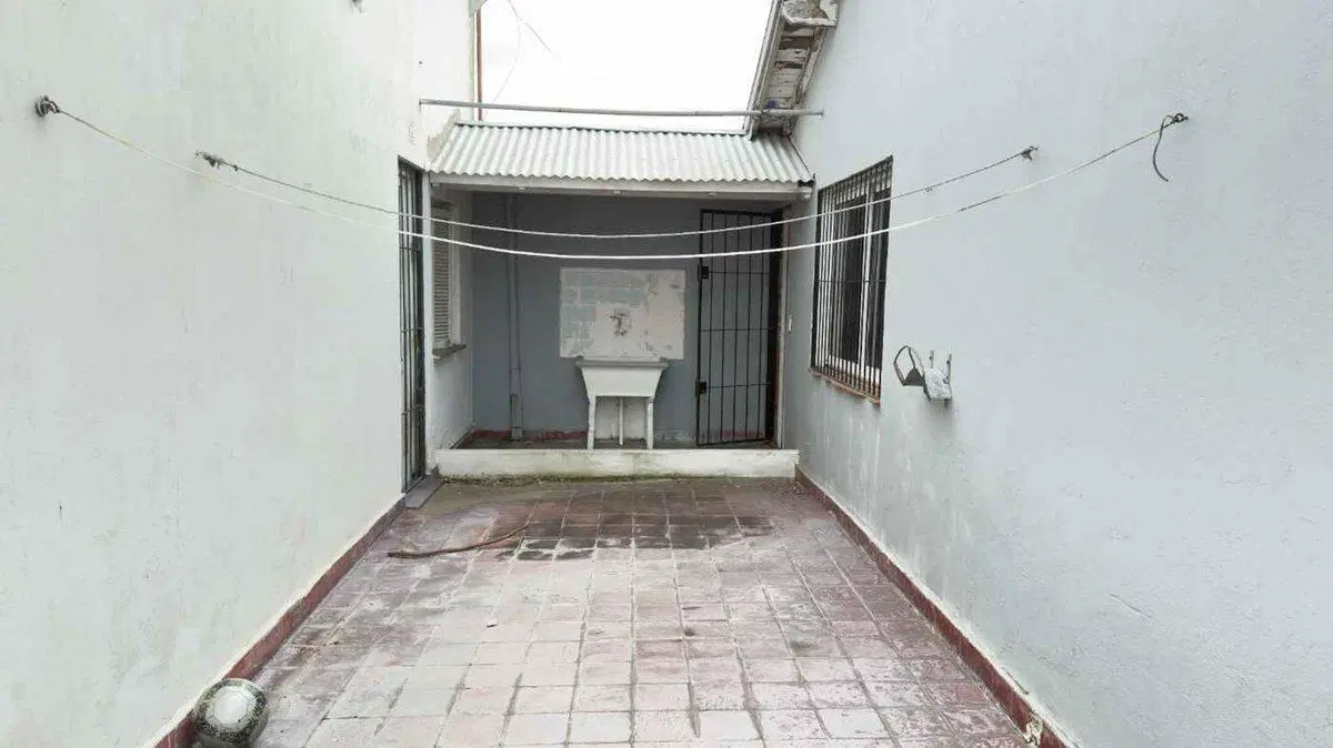 2 Locales más 2 Departamentos en VENTA Sarmiento 4