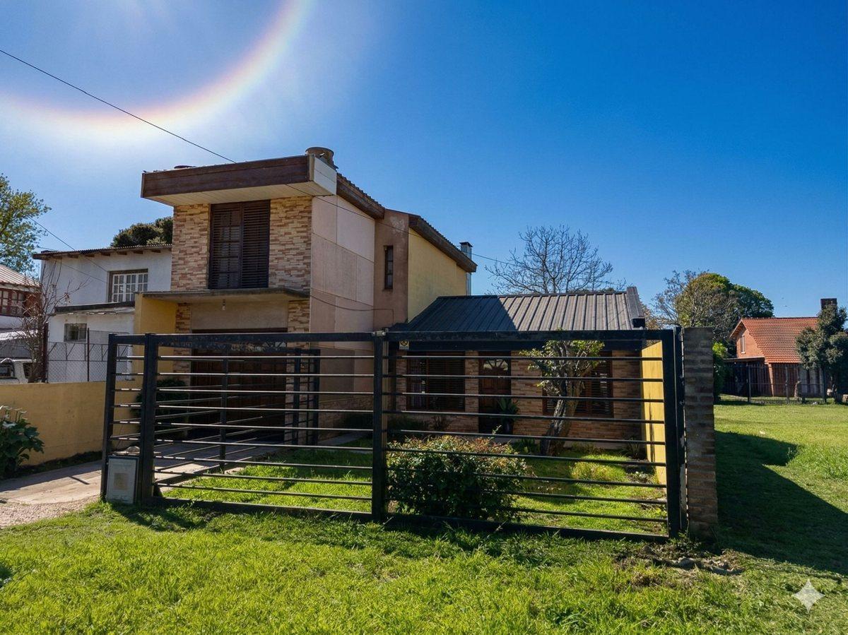 Foto de VENTA CASA 4 AMB-COCHERA APTO CREDITO 228m2, imagen 1