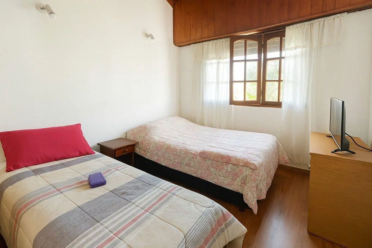 Venta Casa 3 Amb + Dpto 2 Amb + Quincho + Parque 3