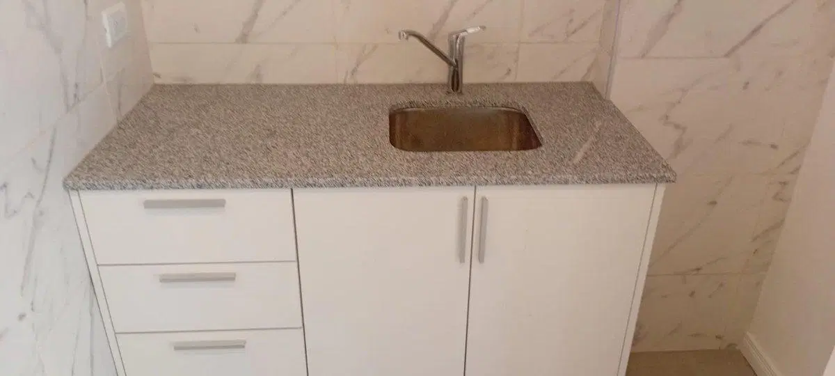 ALQUILER LOCAL COMERCIAL A ESTRENAR  B° LOS ANDES 4