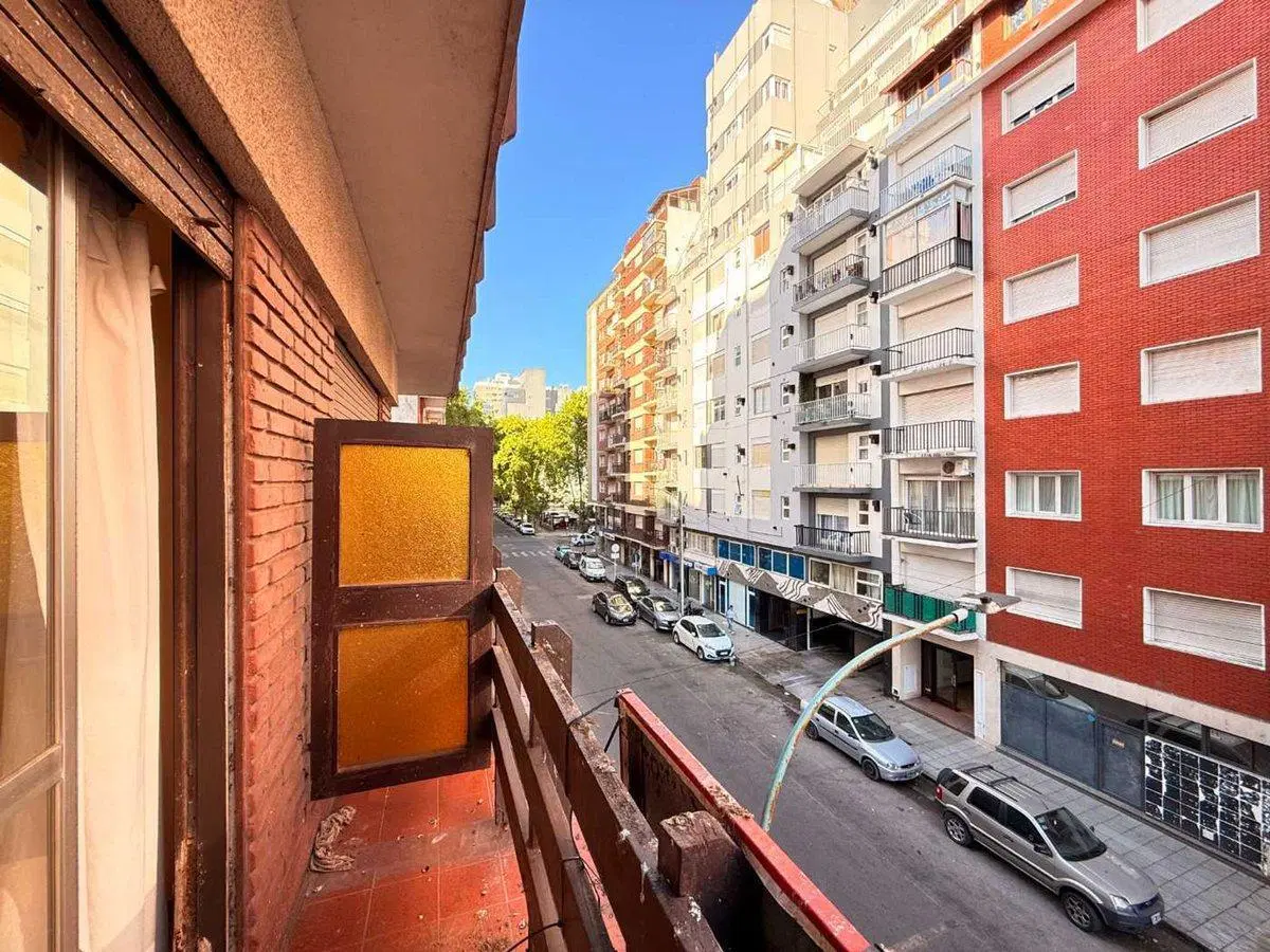 VENTA DEPTO 2 AMBIENTES AL FRENTE CON BALCON 4