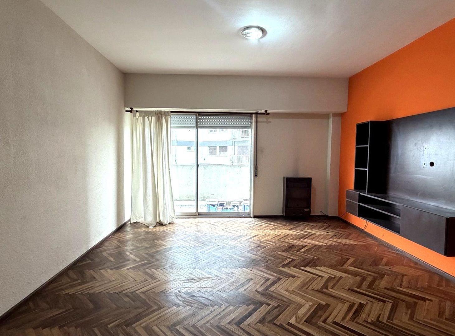 Foto de VENTA Departamento 3 ambientes Barrio Sarmiento, imagen 2