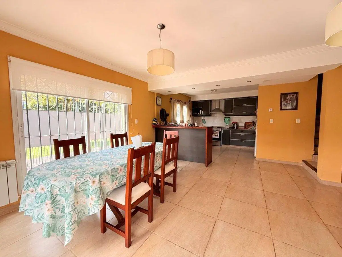 VENTA CASA 3 AMBIENTES CON GARAJE, PATIO Y BALCON! 2