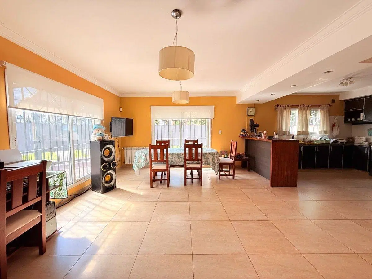 VENTA CASA 3 AMBIENTES CON GARAJE, PATIO Y BALCON! 4