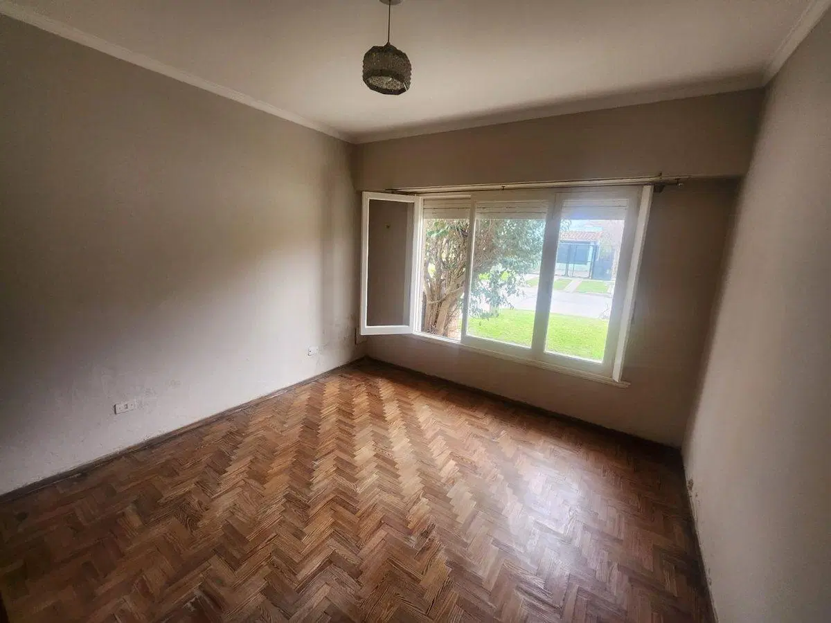 VENTA CASA DE TRES AMBIENTES BARRIO EL PROGRESO 4