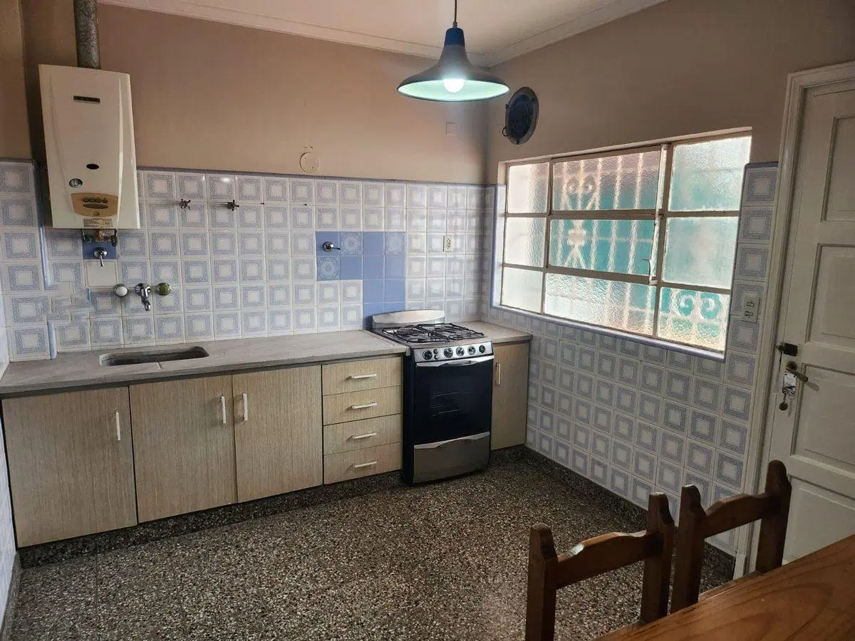 VENTA CASA DE TRES AMBIENTES BARRIO EL PROGRESO 8