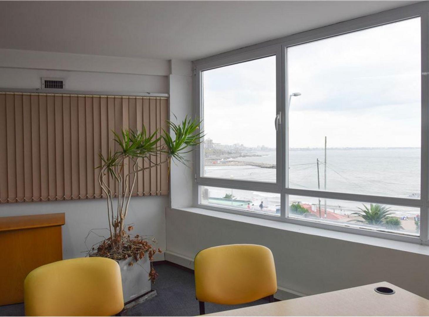 Foto de Alquiler oficina Cabo Corrientes vista al mar, imagen 2