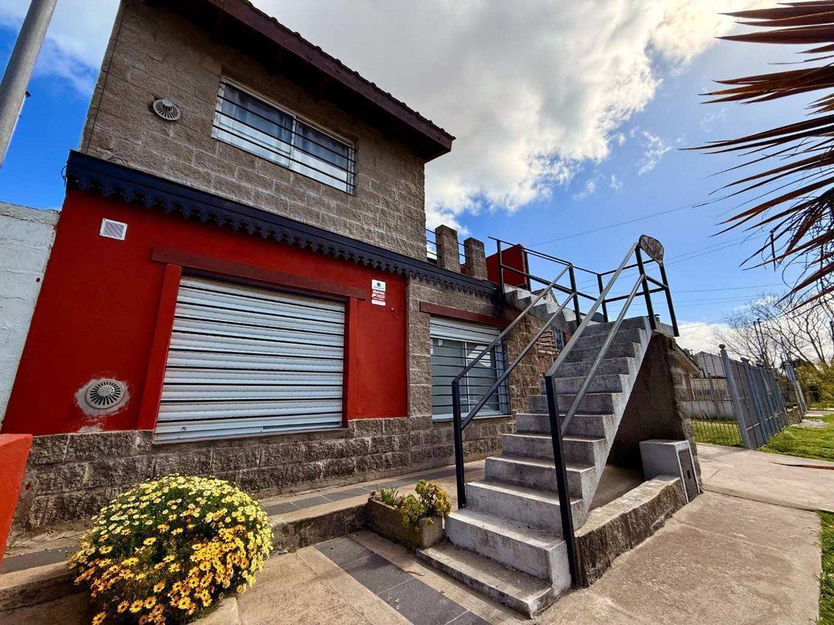 VENTA CASA 3 AMBIENTES CON QUINCHO Y PATIO + DEPTO