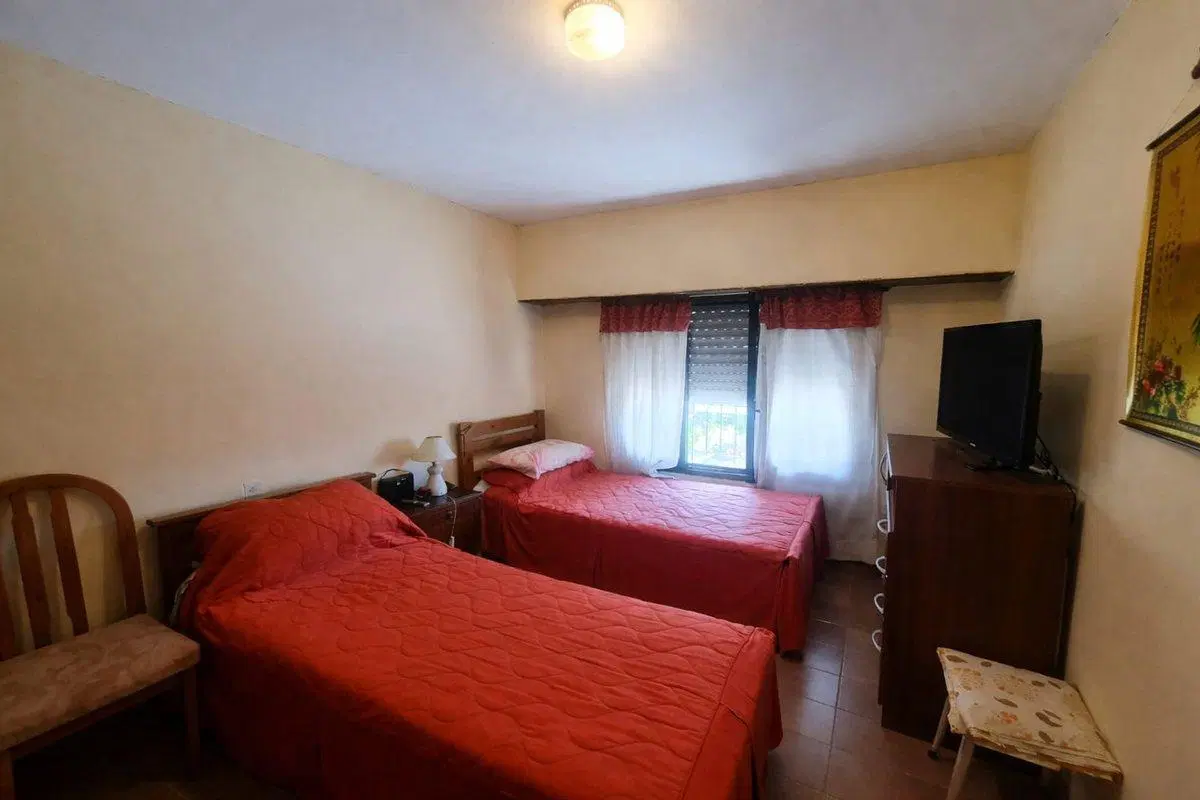 VENTA CASA 4 AMB Y DEPTO 2 AMB B AMEGHINO C JARDIN 5